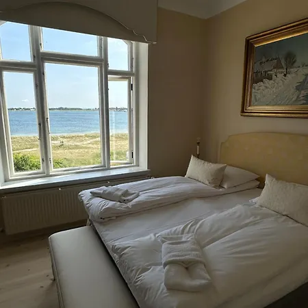 Hotel Aarøsund 4*